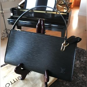 Exquisite Louis Vuitton Black Epi Pochette Accessories